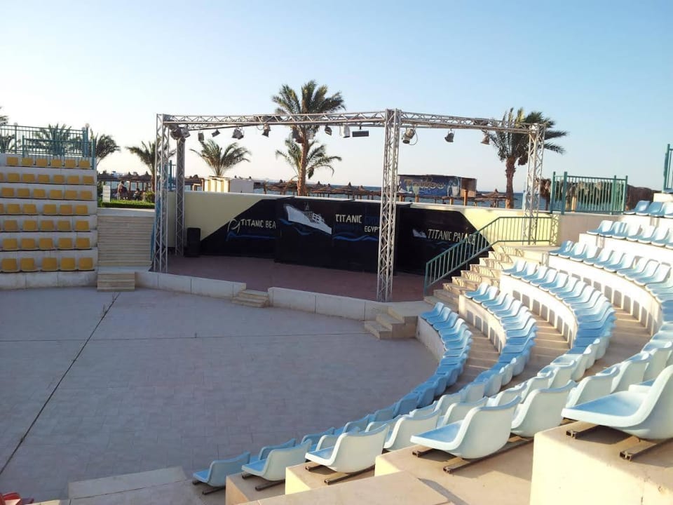 Amphitheater Hotel Titanic Palace