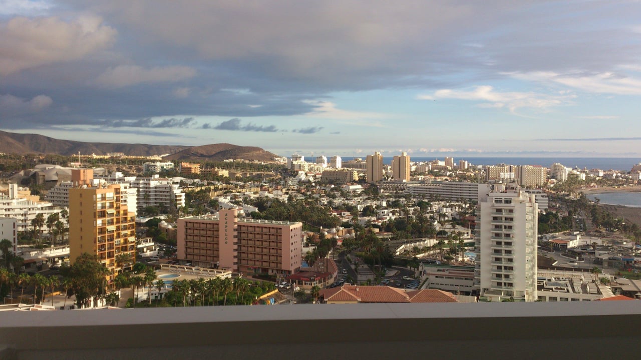 Городская панорама Iberostar Waves Bouganville Playa