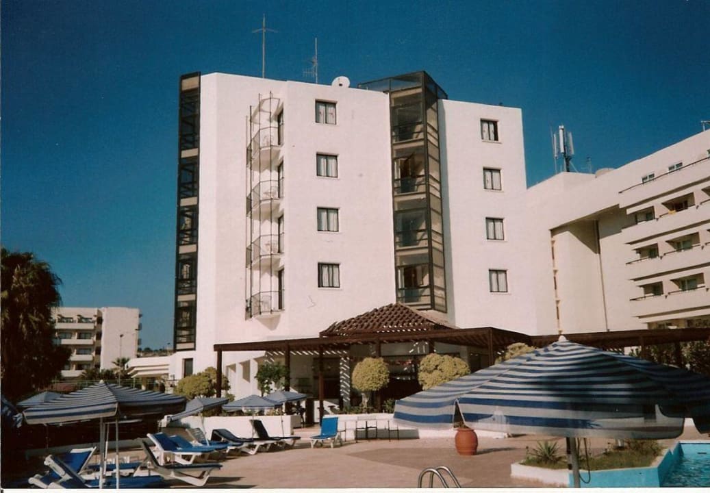 Hotelansicht aus Richtung Pool Stamatia Hotel