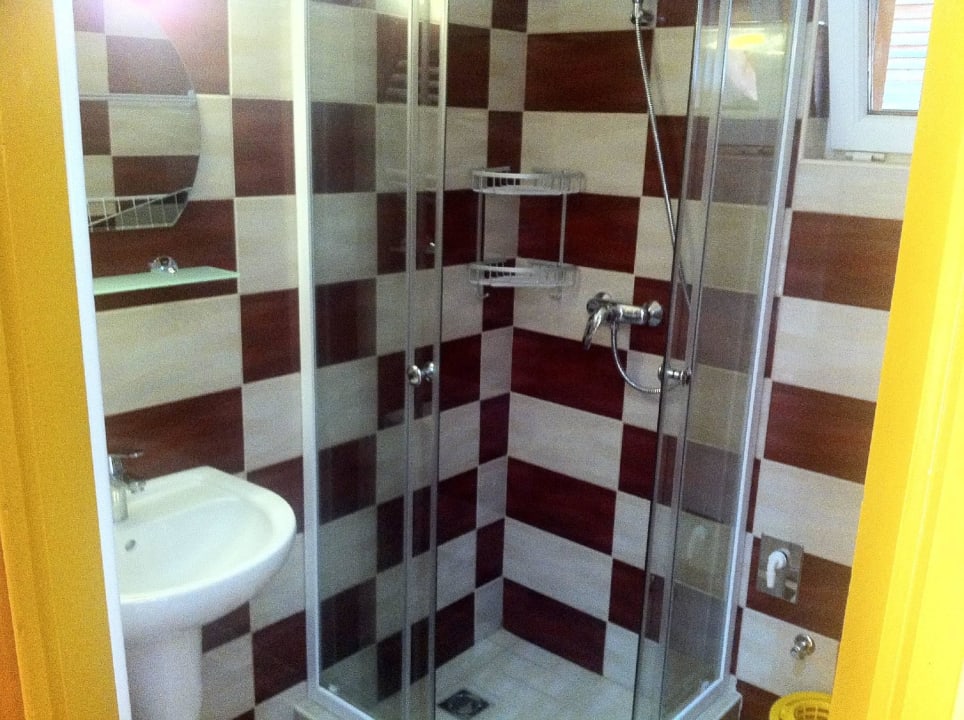 Badezimmer Granada Medencés Apartmanház