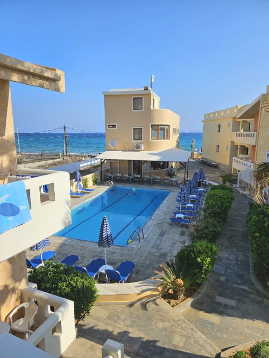 Ausblick Niros Beachfront Aparthotel