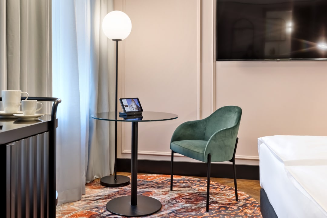 Zimmer Hotel Astoria Vienna, Curio Collection by Hilton