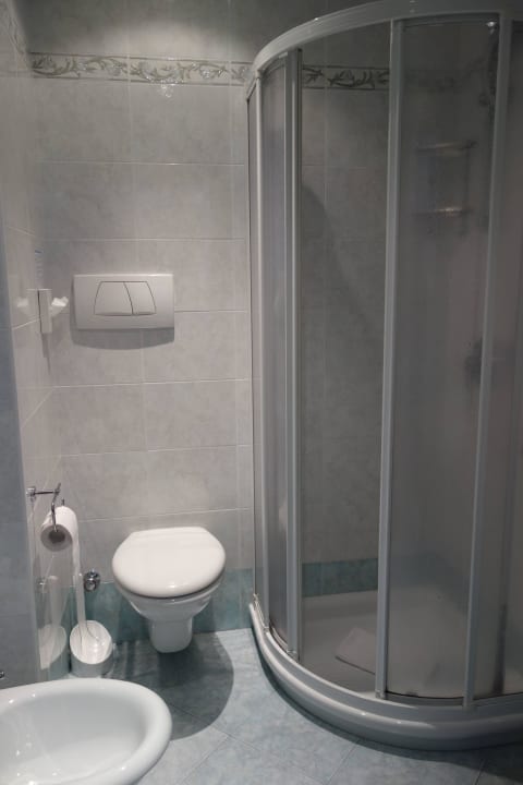 Bad mit super Dusche Villa Enrica Feel good Hotel