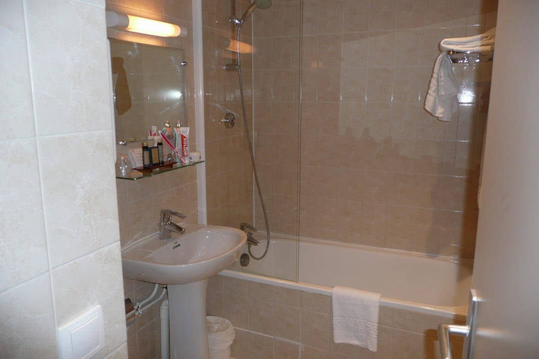 Blick ins Badezimmer Hotel des Arts Montmatre