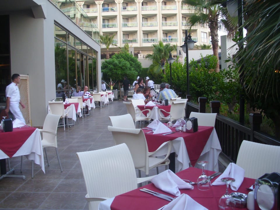 Außenterrasse Essenssaal Aydinbey Kings Palace & Spa