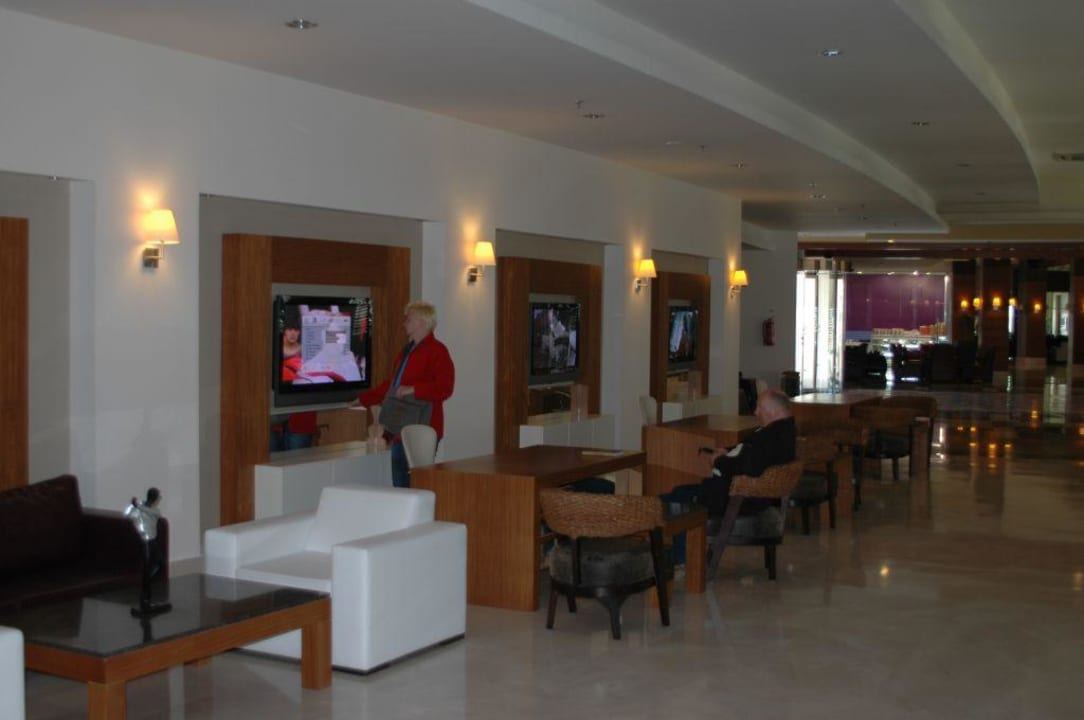 TV Fans im Looby Voyage Belek Golf & Spa