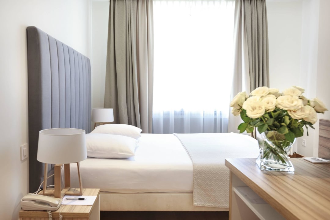 2nd floor room Hotel Suisse Geneve