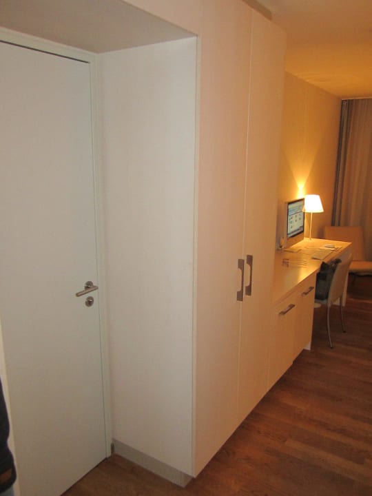Verbindungstür zum Nachbarzimmer Nymphe Strandhotel & Apartments