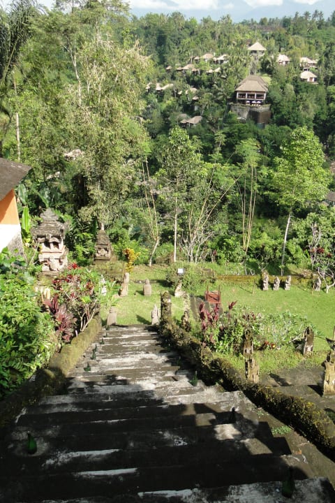 Blick vom gegenüberliegenden Tempel auf das Hotel Hotel Hanging Gardens of Bali