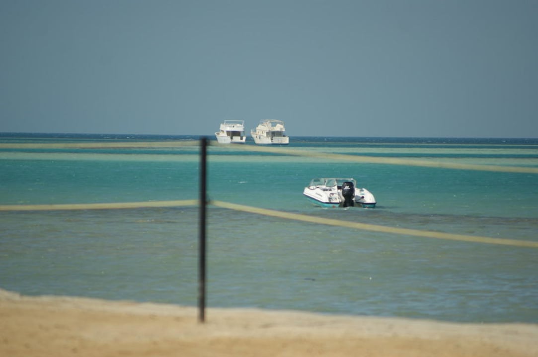 Вид на море с лежака Riviera Aqua Park Resort