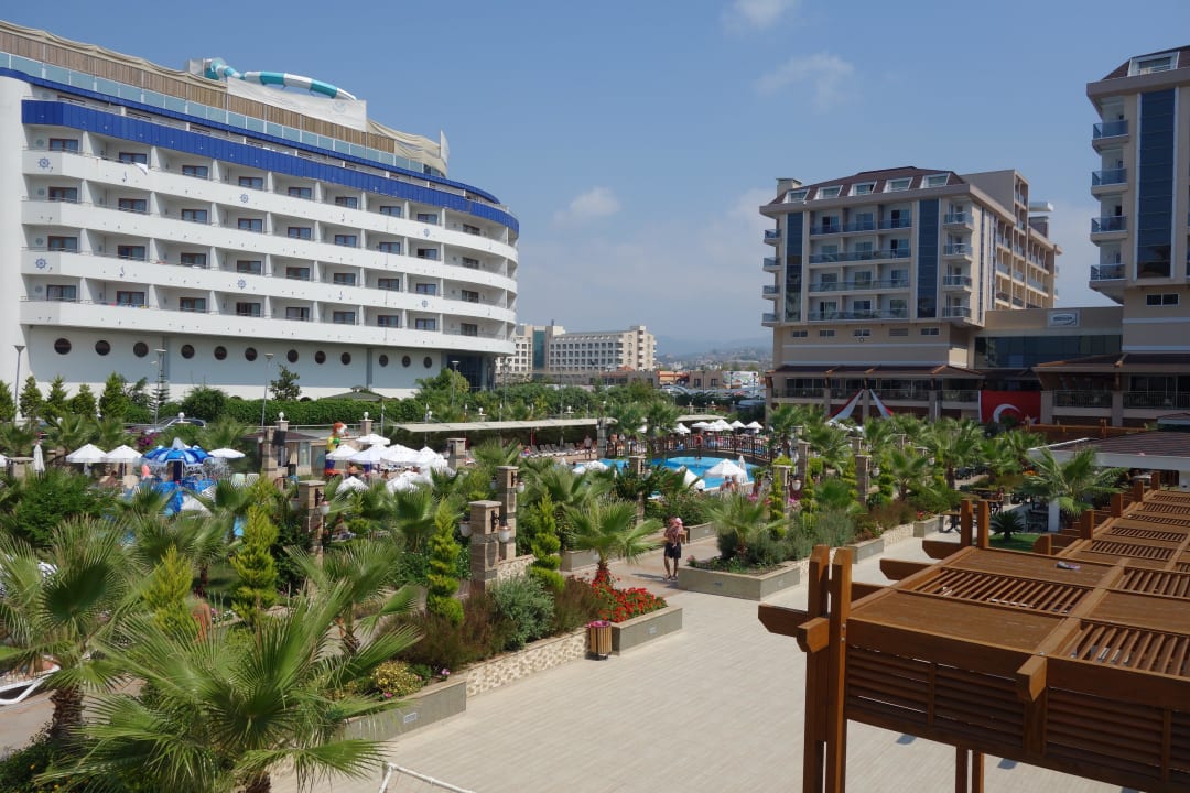 Blick vom Amphitheater Richtung Pool Dizalya Palm Garden