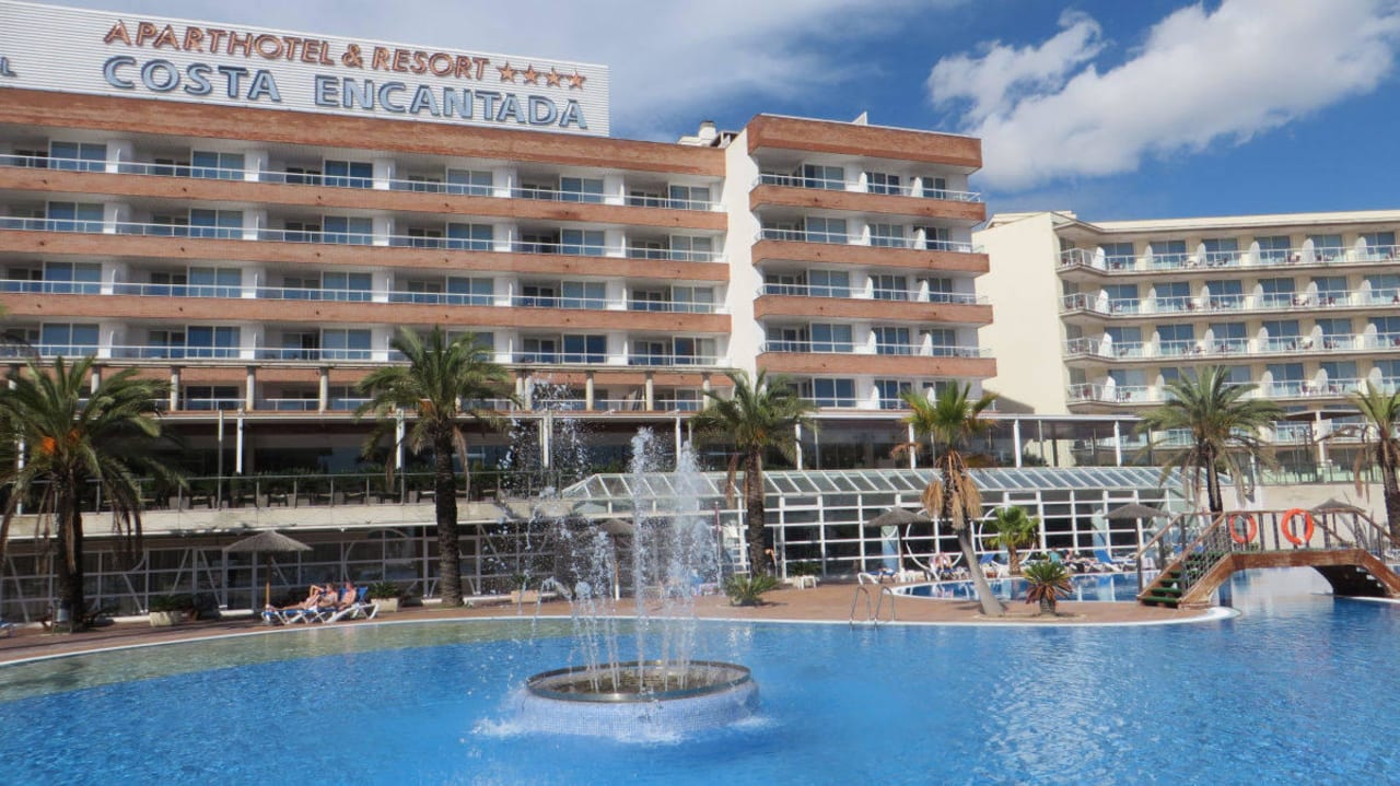 Der (nicht beheizte) Außenpool Costa Encantada Resort & Suites