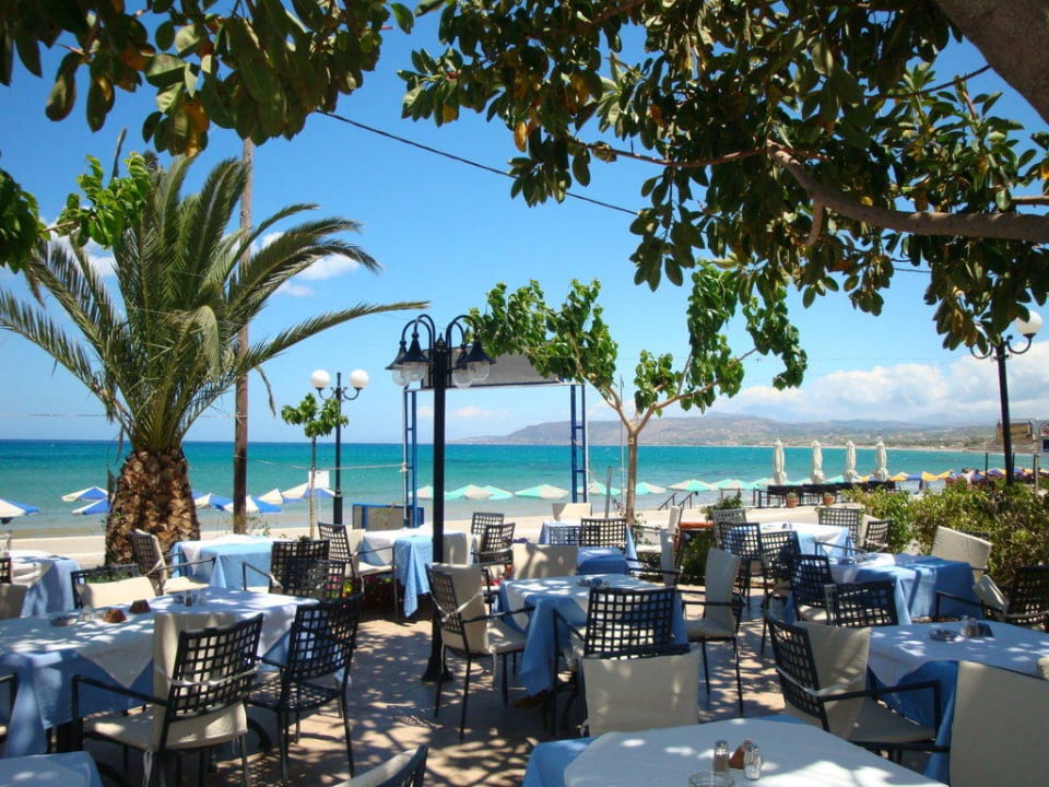 So hat man beim Frühstück im Freien gesessen Hotel Corissia Princess