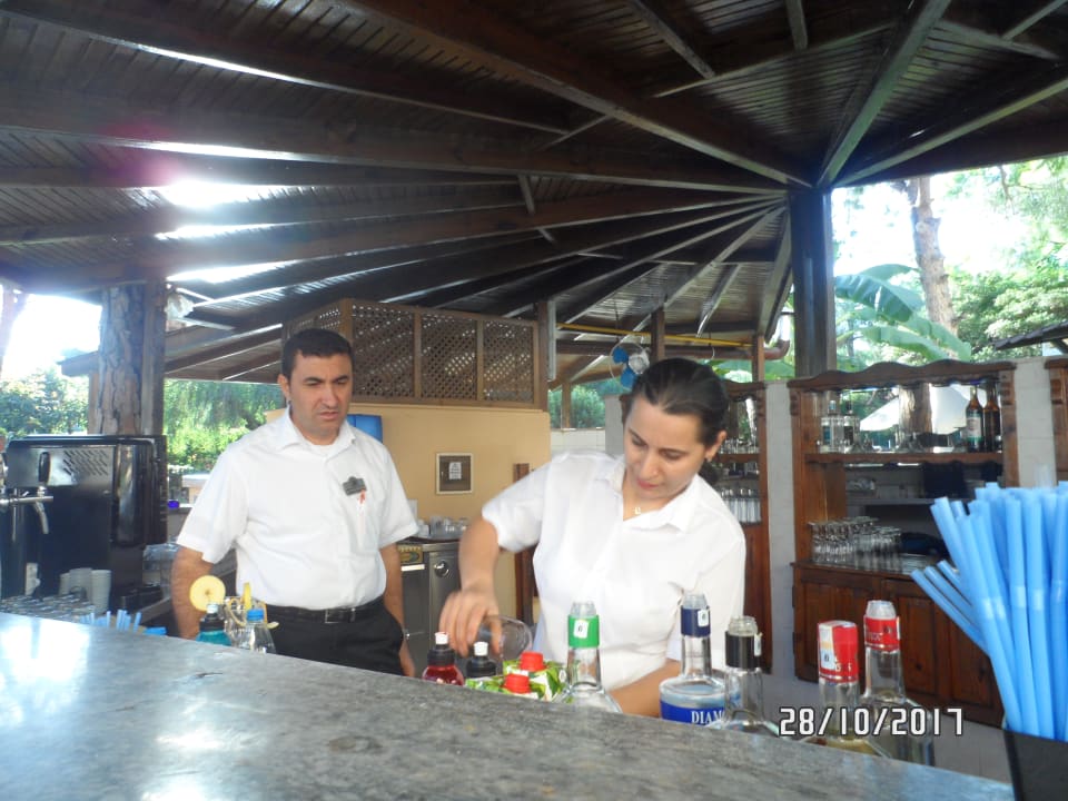 Poolbar mit super Personal bei der Arbeit Asteria Collection Side