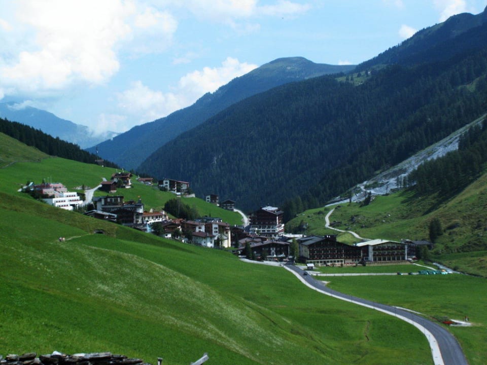 Blick auf Hintertux und Alpenhof Hotel Alpenhof