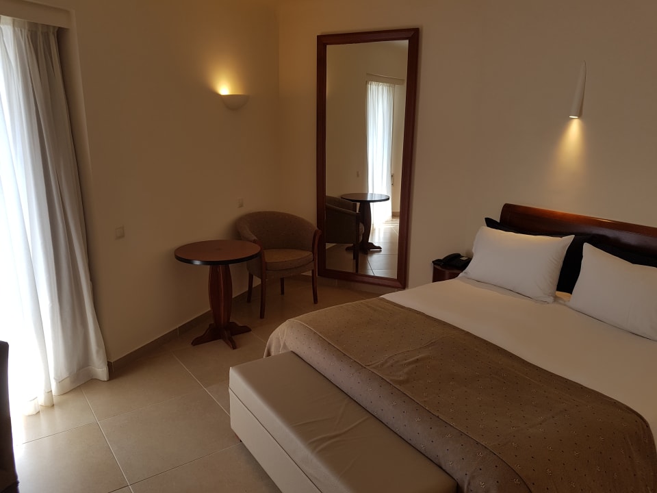 Zimmer Apollonia Beach Resort & Spa