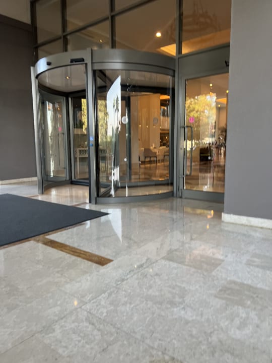 Lobby Arum Barut Collection