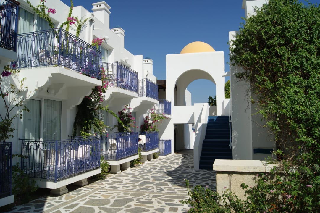 Weg vom Zimmer zum Strand/Bar Salmakis Resort & Spa