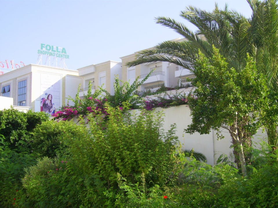 Blick auf das Einkaufszentrum Folla Hotel El Mouradi Skanes Beach