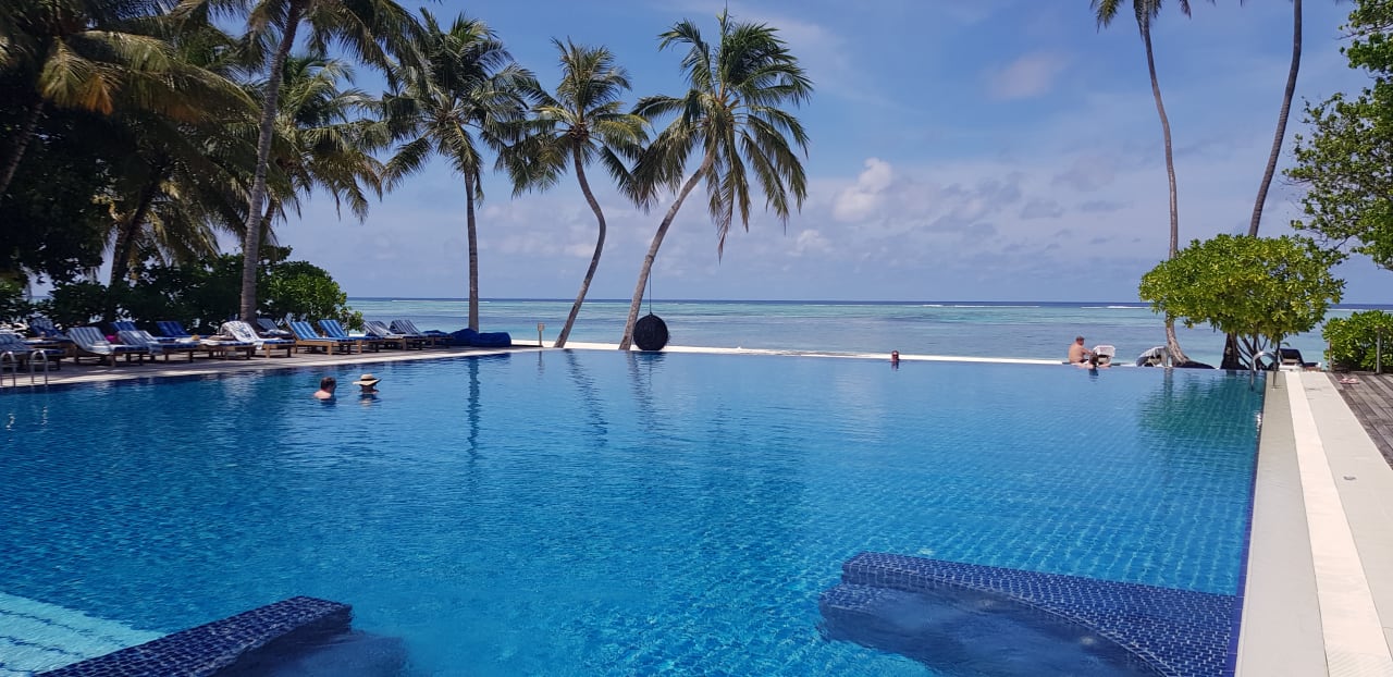 Pool Meeru Maldives Resort Island