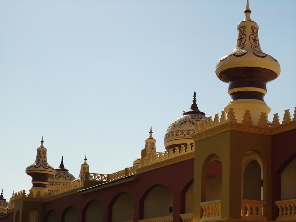 Kleine Türmchen, neuer Hotelkomplex Pickalbatros Alf Leila Wa Leila Resort - Neverland Hurghada