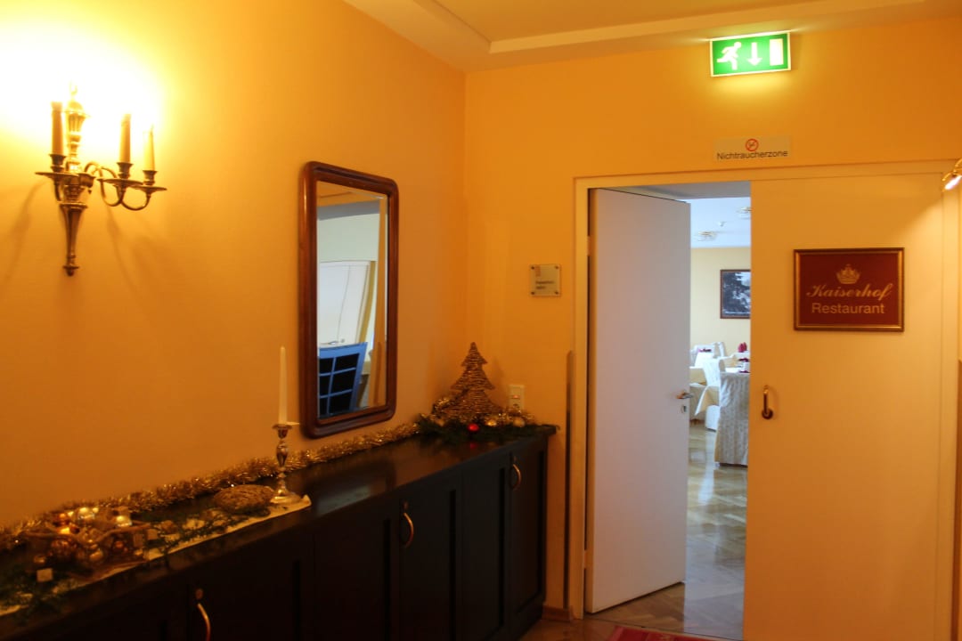 Eingang zum Restaurant im Kaiserhof  am 19.12.14 Hapimag Resort Bad Gastein