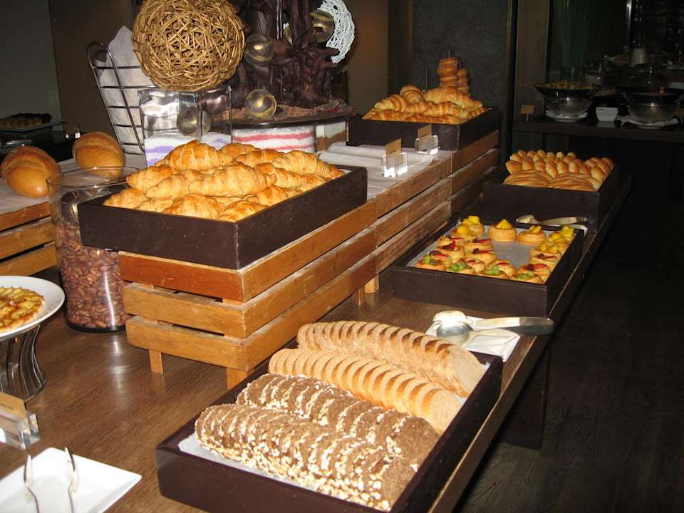 Reichhaltige Auswahl ein Superfrühstück Movenpick BDMS Wellness Resort Bangkok