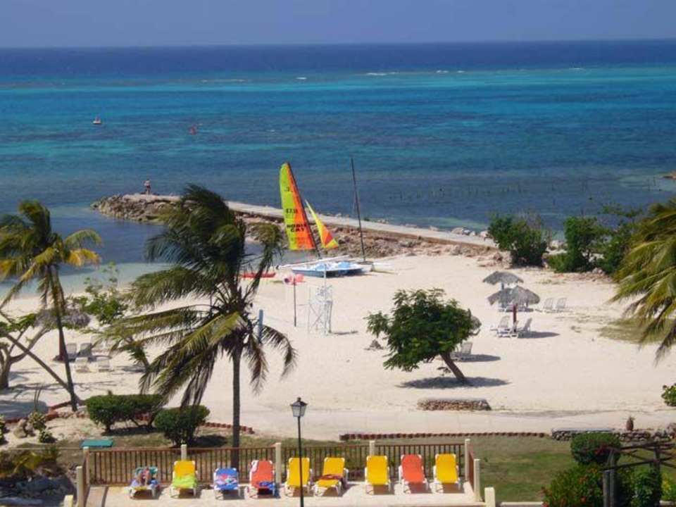 Meer mit Felsgestein Brisas Guardalavaca Hotel & Villas