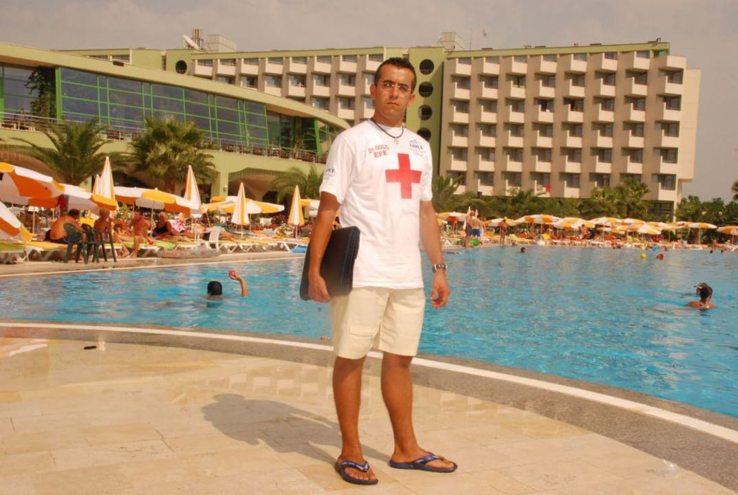 Dr Gold bei seiner morgentlichen info Tour VONRESORT Golden Coast