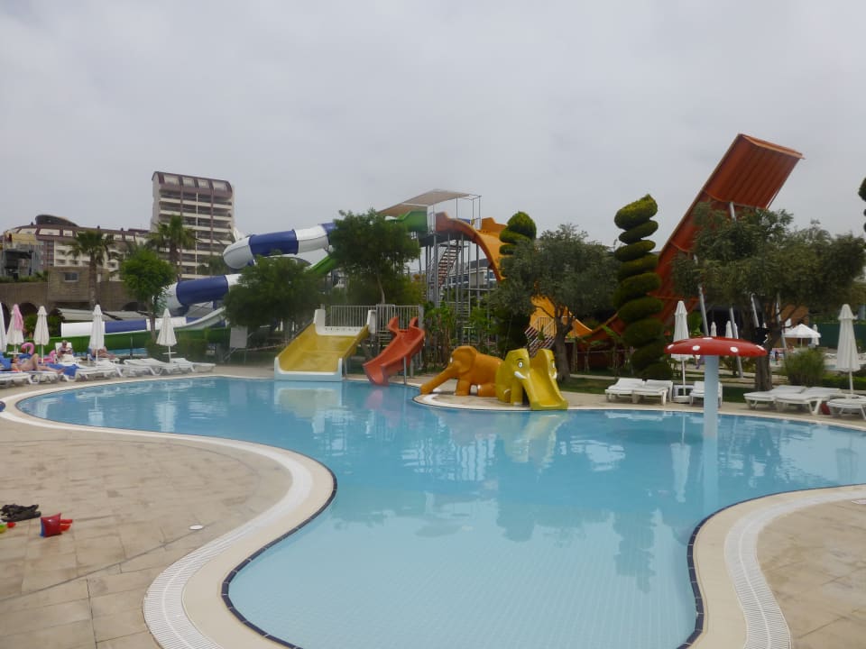 Pool Saturn Palace Resort Hotel