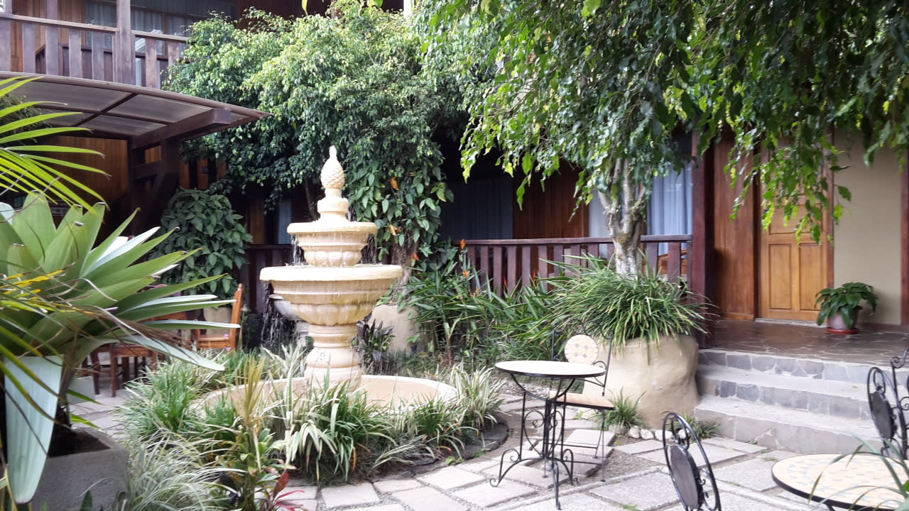 Innenhof Hotel Monteverde Country Lodge