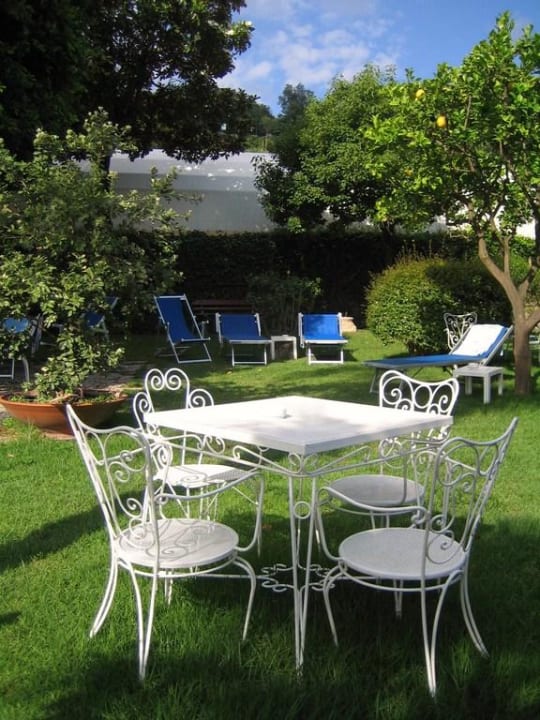 Immer genügend Sitz- und Liegeplätze Albergo La Reginella Resort & SPA Ischia
