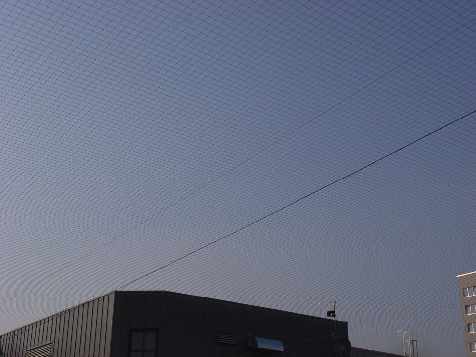 Innenhof mit Netzen abgespannt Hotel Berlin Ostbahnhof