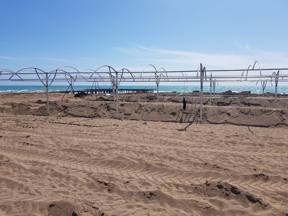 Strand Hotel Miracle Resort