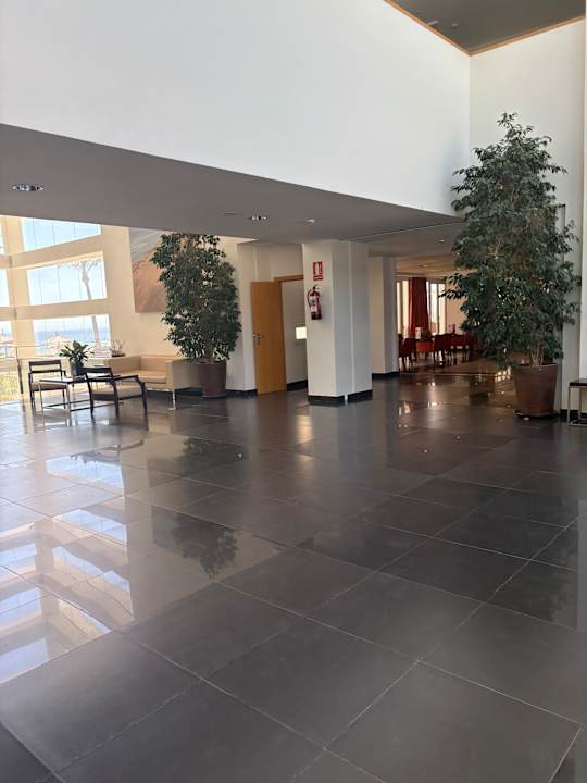Lobby Garbi Costa Luz