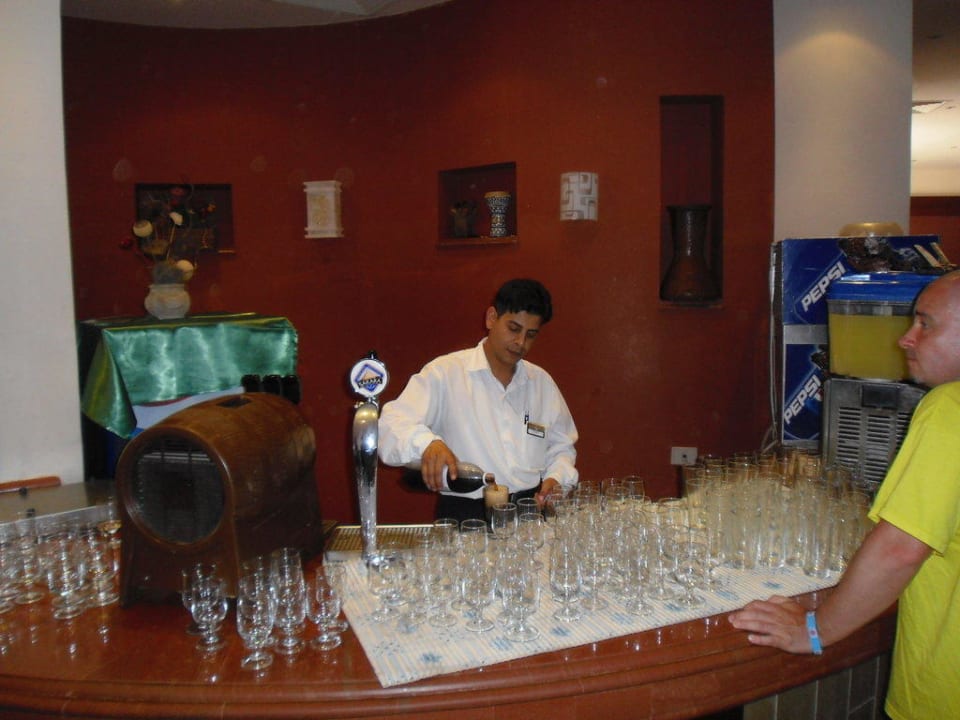 An der Restaurantbar Golden Beach Resort