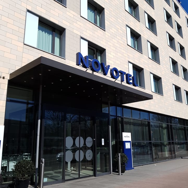 Eingang Novotel Hamburg City Alster