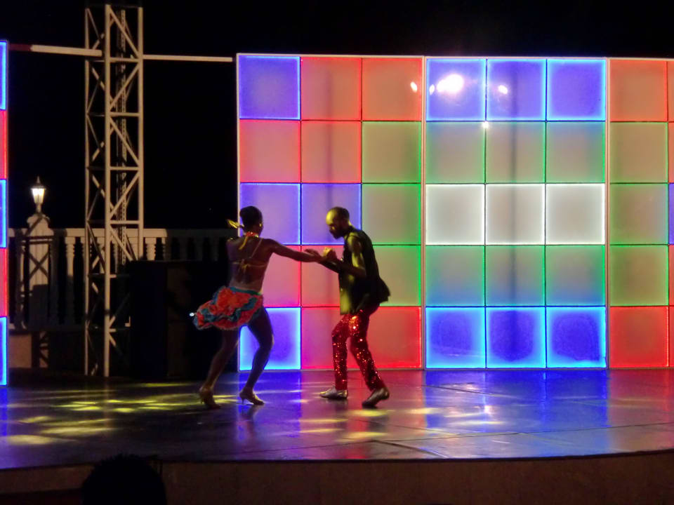 Abend Show Litore Resort & Spa