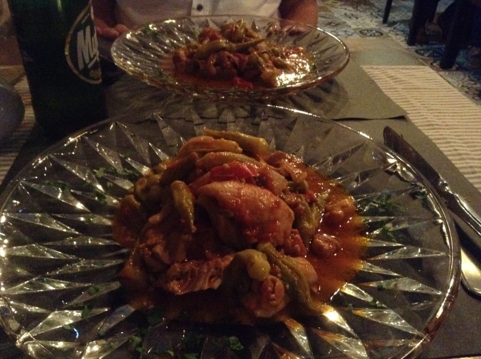 Hauptspeise: im Ofen gegartes Huhn mit Okraschoten  Balsamico Traditional Suites