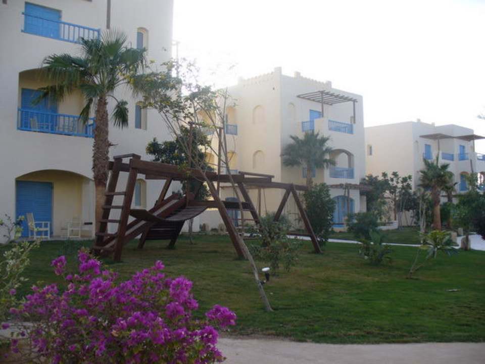 На территории отеля Pasadena Hotel & Resort