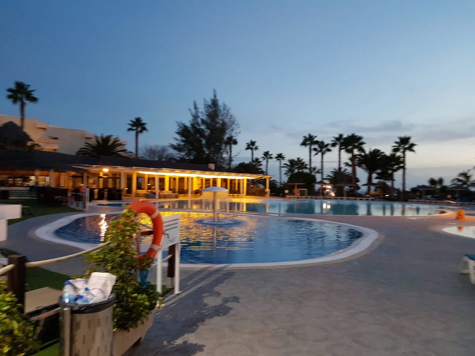 Die hintere Poolanlage  Dreams Lanzarote Playa Dorada Resort & Spa