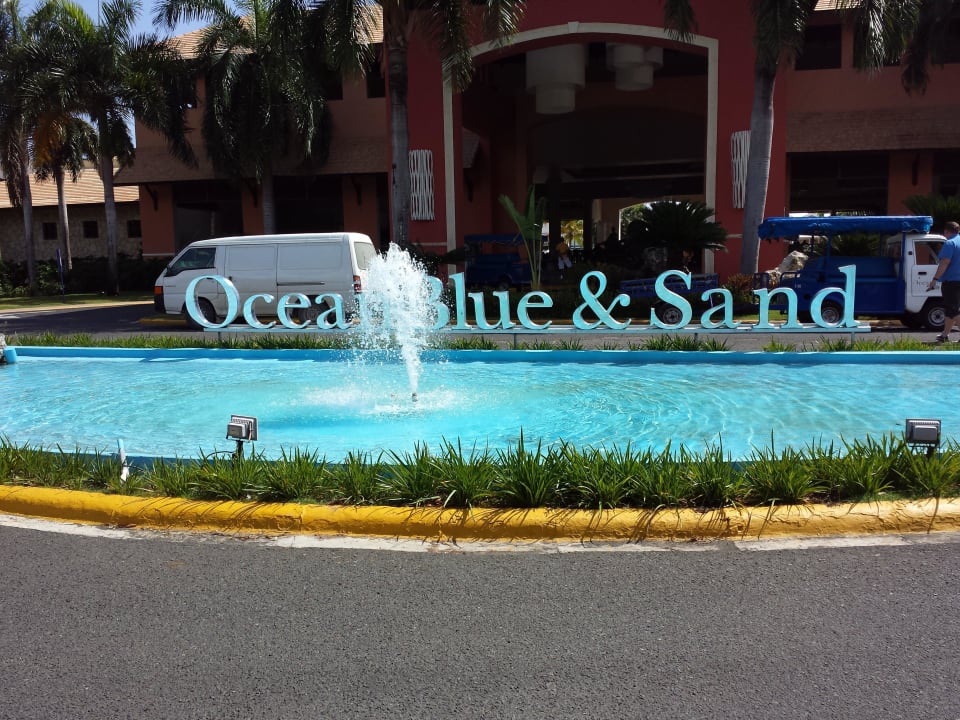 Vor der Lobby Ocean Blue & Sand
