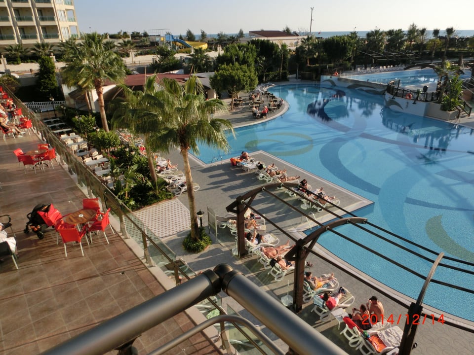 Poolgäste im Dezember Aydinbey Kings Palace & Spa