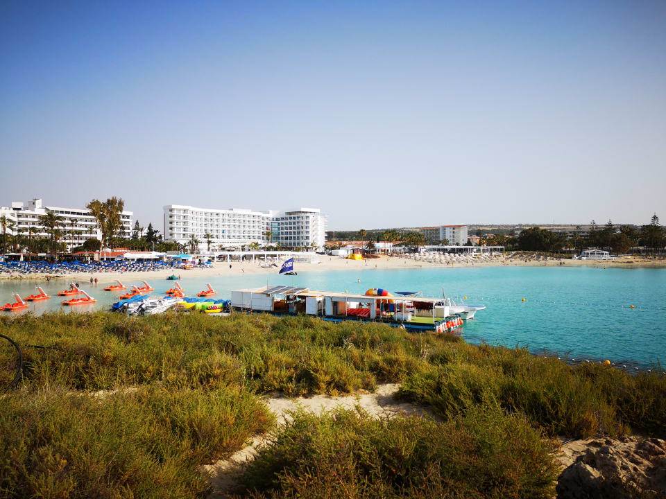 Außenansicht Hotel Vassos Nissi Plage