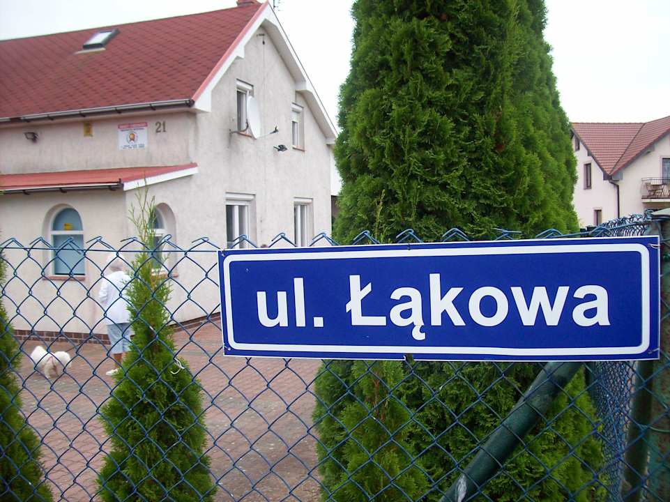 Blick von der Straße auf das Ferienhaus Ferienhäuser Trzesacz PL7234.101.1