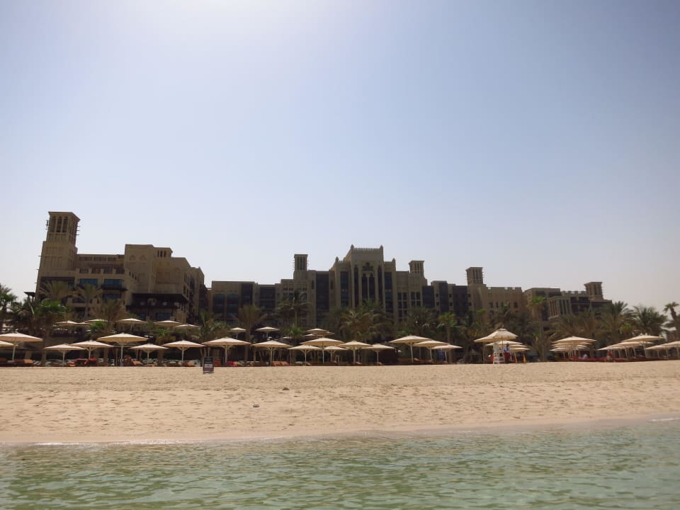 Hotelansicht vom Strand  Jumeirah Mina Al Salam