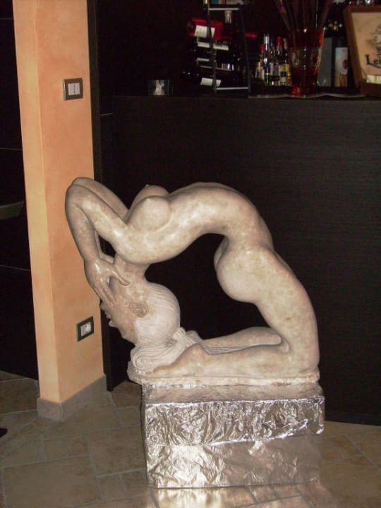 Skulptur an der Bar AHG Donna Silvia Hotel Wellness & SPA