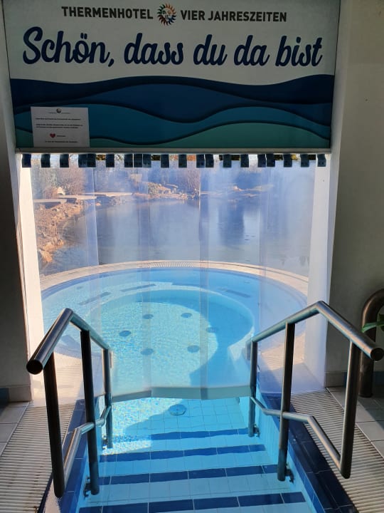 Pool Thermenhotel Vier Jahreszeiten