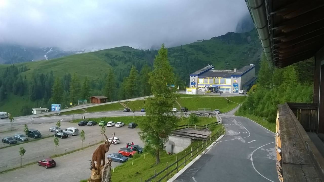 Ausblick vom Balkon Richtung Gondelstation Berghotel Türlwand