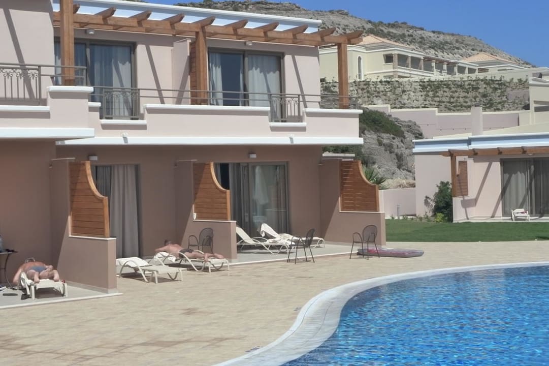 Viele Zimmer direkt vor dem Pool La Marquise Luxury Resort Complex